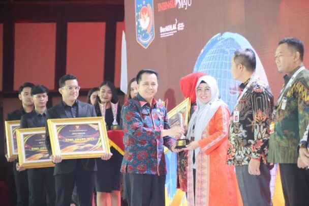 Bapenda Kendari Raih APBD Award 2023 - PAJAK.COM